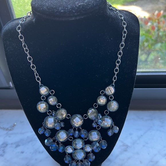 ANNE KLEIN NECKLACE of BLUE CRYSTALS on a PEWTER look ADJUSTABLE CHAIN - Picture 5 of 9